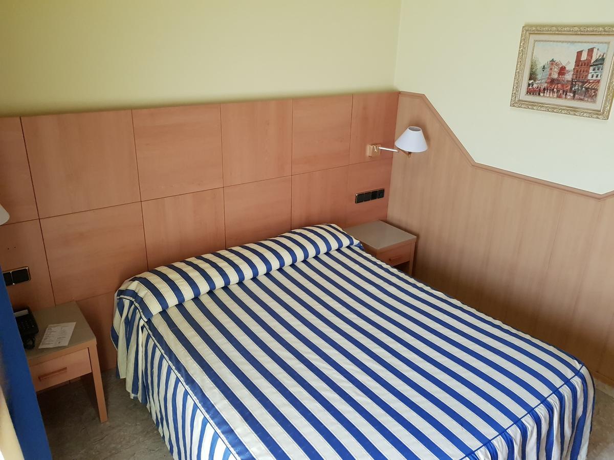 Hostal Milenium Els Monjos Εξωτερικό φωτογραφία