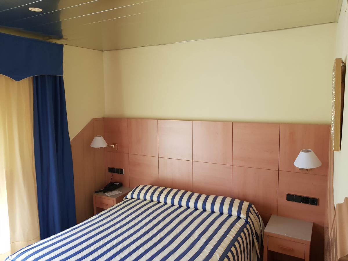 Hostal Milenium Els Monjos Εξωτερικό φωτογραφία