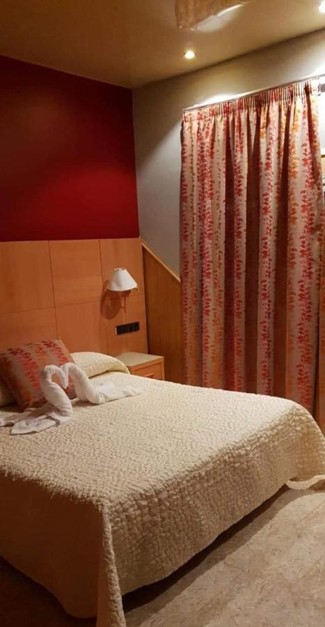 Hostal Milenium Els Monjos Εξωτερικό φωτογραφία